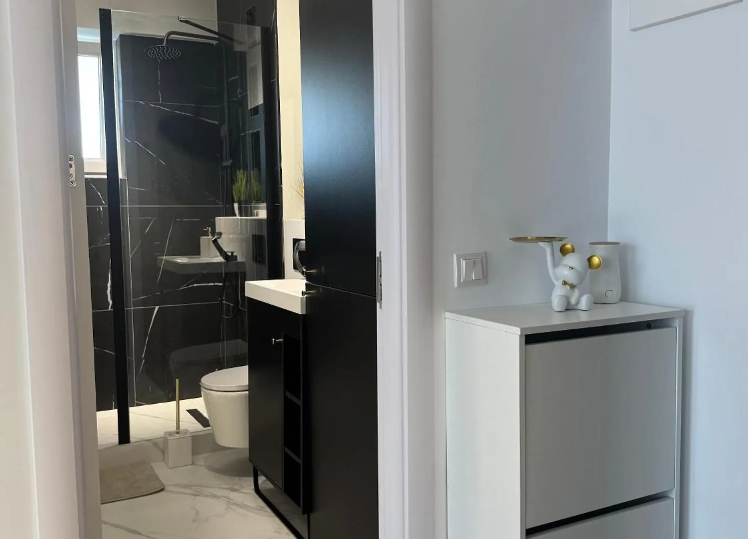 Vanda Noir Residence Otopeni 0*,  Romania